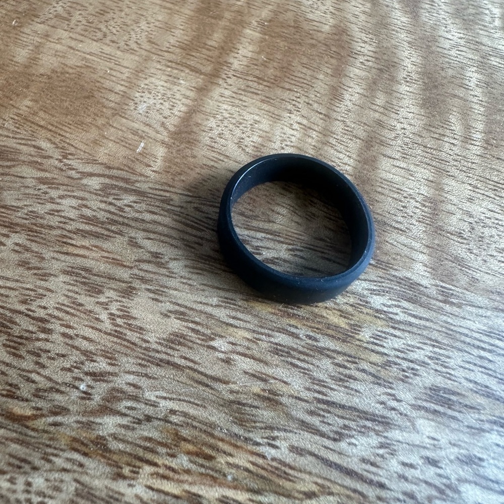 QALO Men's Black Silicone Ring